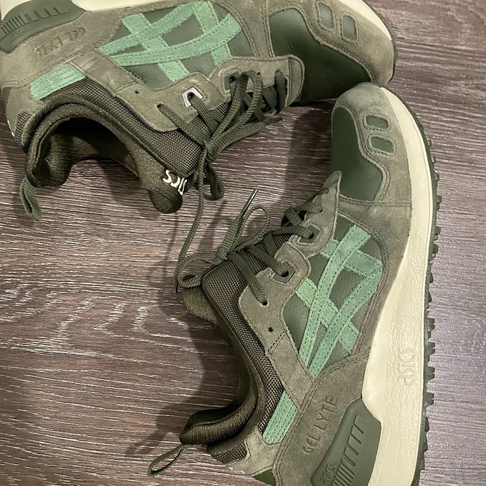 ASICS Gel-Lyte III (3) Size 8 in Olive Green